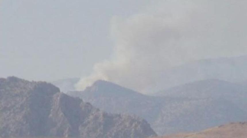 Kuzey Irak Sınırında, T&uuml;rkiye'ye Ge&ccedil;meye &Ccedil;alışan Pkk'lılara Bomba Yağdı