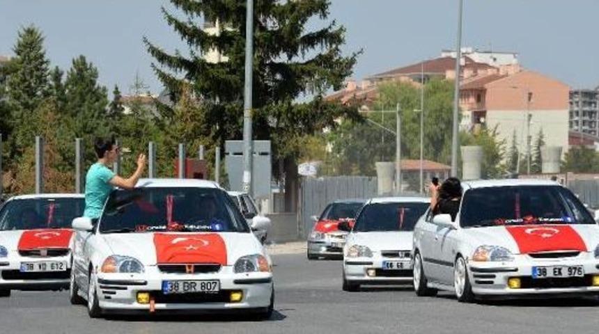 Kayseri&rsquo;De Şehitler I&ccedil;in 300 Ara&ccedil;lık Konvoy