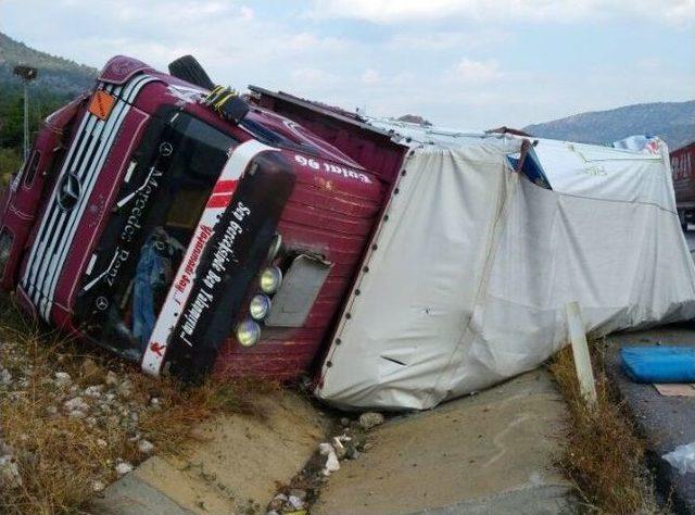 Osmancık’ta Kamyon Devrildi: 1 Yaralı 1