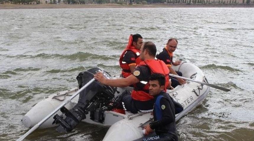 Serinlemek İ&ccedil;in G&ouml;lete Giren İki Kişiden Birinin Cesedine Ulaşıldı