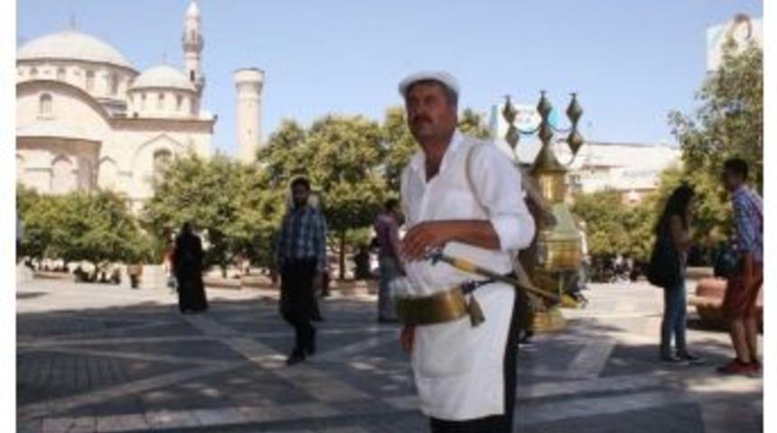 Meyan Şerbeti Hem Serinletiyor Hem Şifa Veriyor