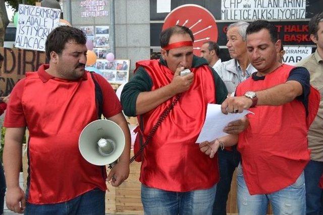 Sarıyer Belediyesi İşçilerinden Chp Binası Önünde Çay Bahçeli Protesto