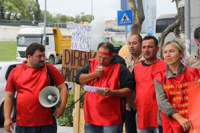 Sarıyer Belediyesi İşçilerinden Chp Binası Önünde Çay Bahçeli Protesto