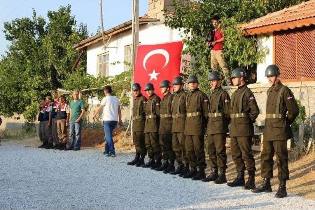 Şehit Annesi Nazlı Kara: "mehmet&rsquo;im Evine B&ouml;yle Mi Gelecektin"