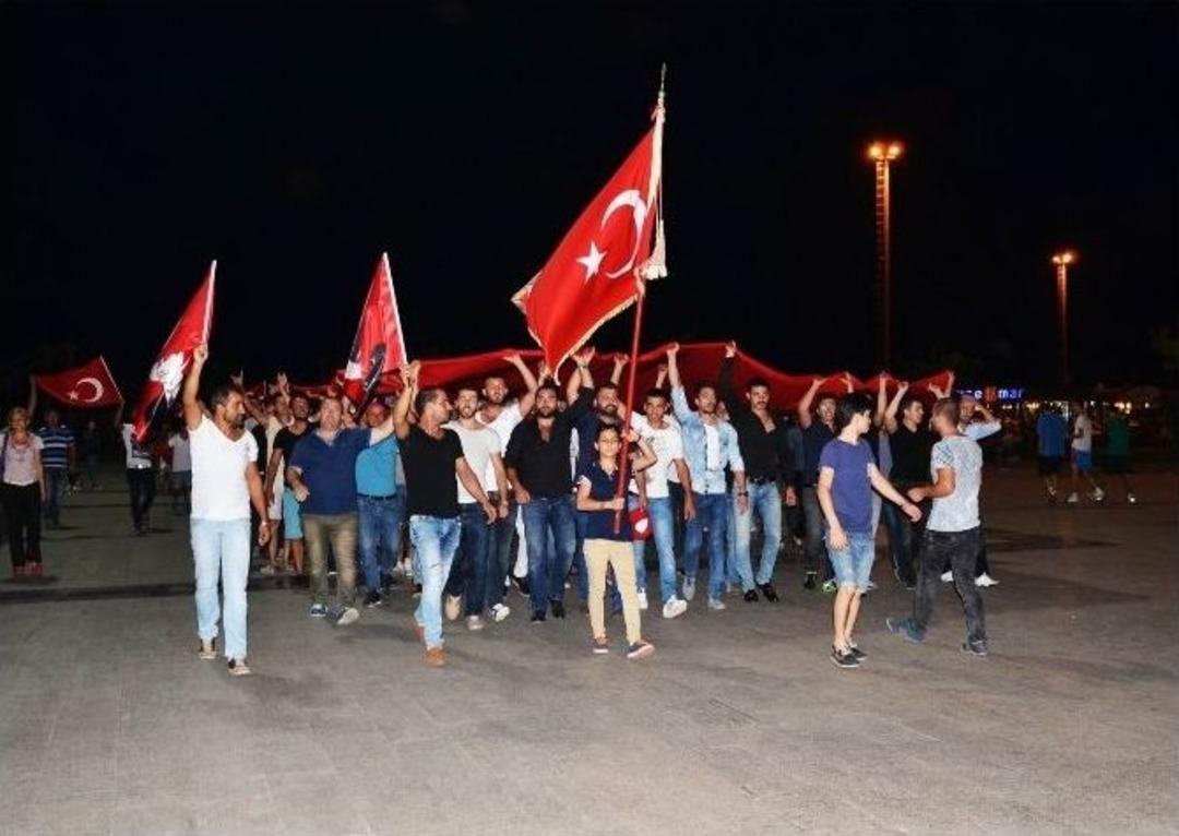 Bandırmalılar Ter&ouml;re Lanet İ&ccedil;in Toplandı