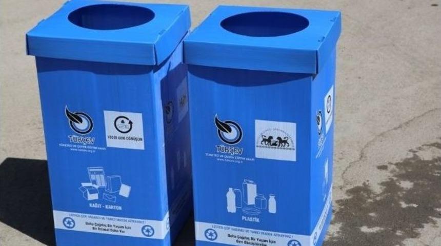 Geri D&ouml;n&uuml;ş&uuml;m İ&ccedil;in Bin 500 &Ccedil;&ouml;p Kutusu Dağıtıldı