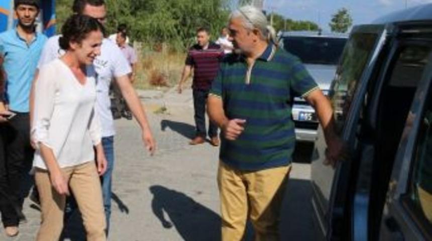 Edremit Belediyesi Eş Başkanı &Ccedil;etin G&ouml;zaltına Alındı