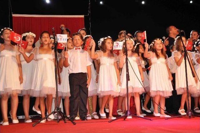 Fethiye’deki Yaz Galasında ’su Voices’ Sahne Aldı