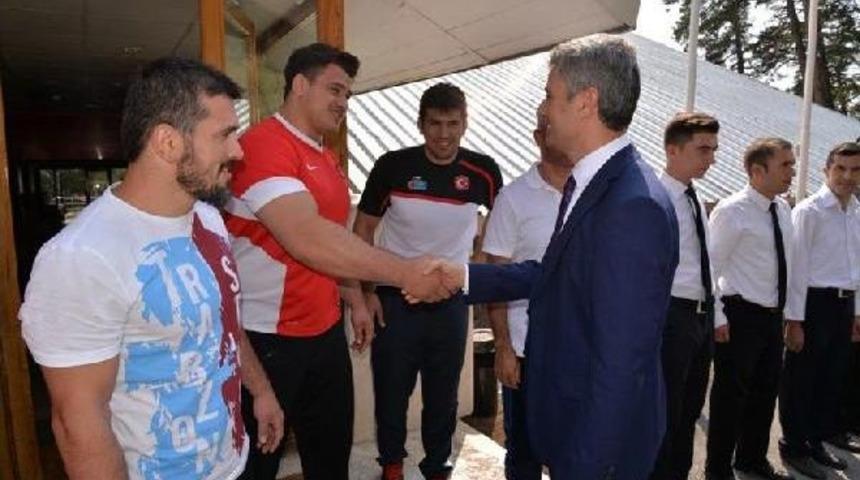 Greko-Romen G&uuml;reş Milli Takımı G&uuml;&ccedil; Depoluyor