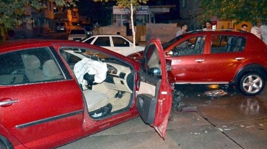 Karam&uuml;rsel&rsquo;de Zincirleme Trafik Kazası: &Uuml;&ccedil; Yaralı