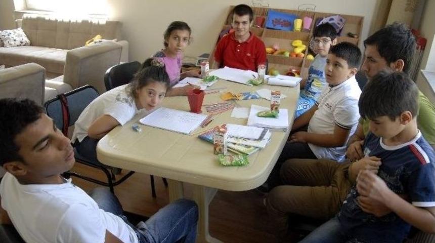 Engelsiz Yaşam Merkezi İle Hayata Tutunuyorlar