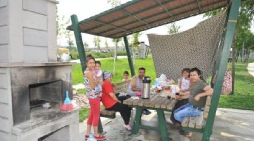 Sıcaktan Bunalanlar Mesıre Alanına Koştu