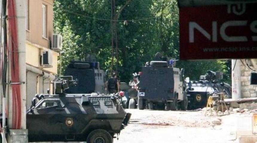 Silvan'da Hendek Kazan Pkk'lılar Polisle &Ccedil;atıştı, Jandarma Il&ccedil;ede &Ouml;nlem Aldı