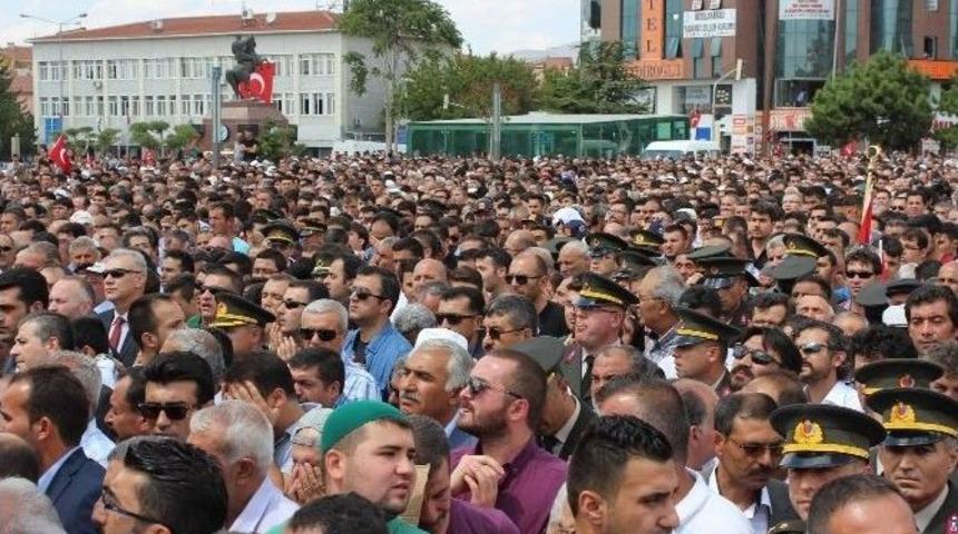 Şehit Cenazesinde &rsquo;cenazelerde G&ouml;vde G&ouml;sterisi Yapılmaz&rsquo; Diyen Kırşehir M&uuml;ft&uuml;s&uuml;&rsquo;ne Tepki