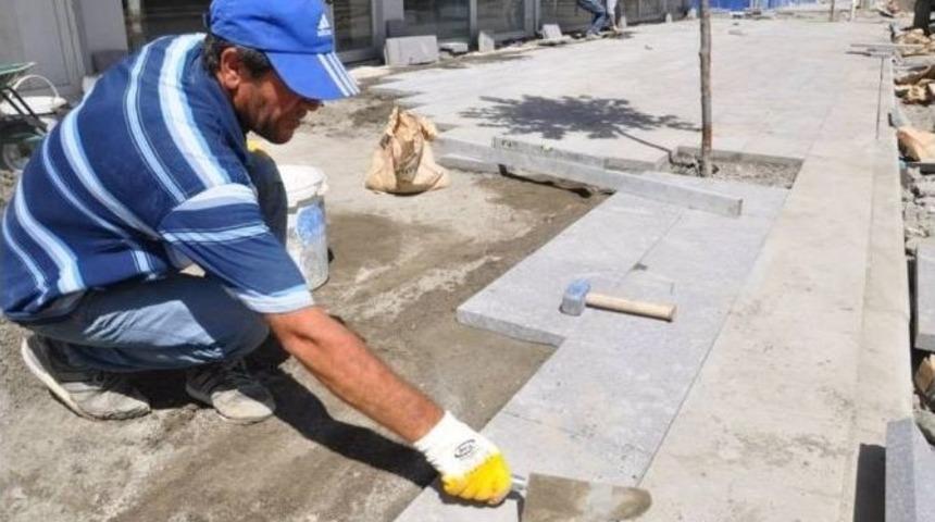 Bulanık&rsquo;ta Kaldırım Yenileme &Ccedil;alışması