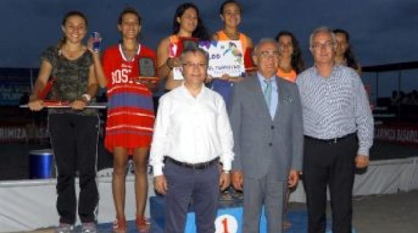 &Ouml;d&uuml;ll&uuml; Plaj Voleybolu Turnuvası Sona Erdi