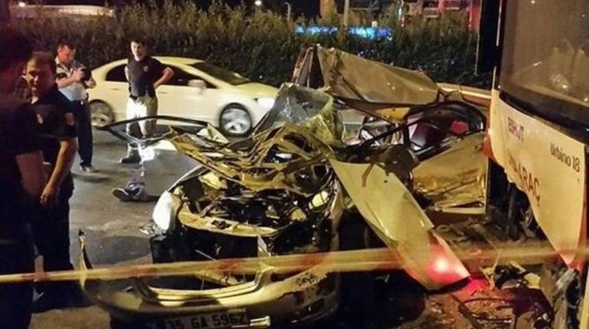 Eğlence D&ouml;n&uuml;ş&uuml; Kazada İki Gen&ccedil; Hayatını Kaybetti