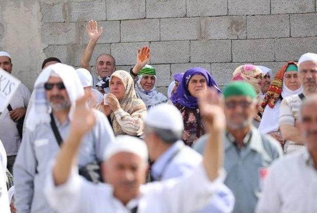 Hacı Kafilesi Dualarla Uğurlandı