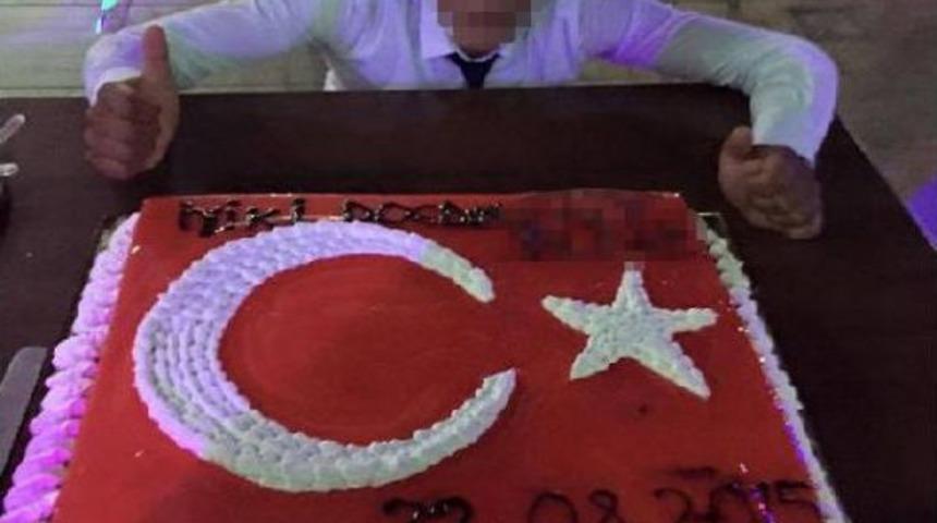 Aranan Muavinden &Ccedil;ılgın Doğum G&uuml;n&uuml; Partisi