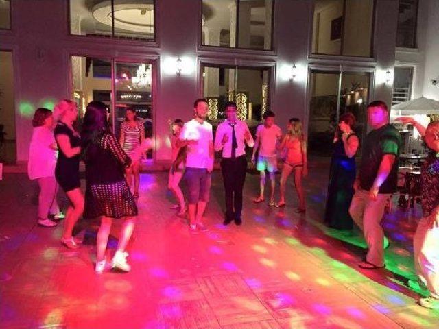 Aranan Muavinden &Ccedil;ılgın Doğum G&uuml;n&uuml; Partisi 2