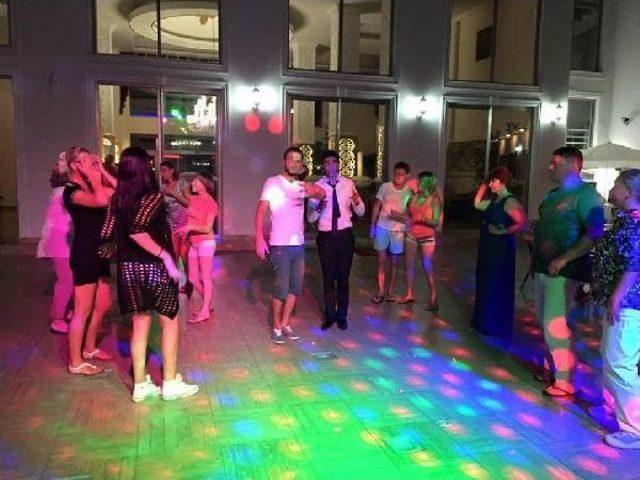 Aranan Muavinden &Ccedil;ılgın Doğum G&uuml;n&uuml; Partisi 3