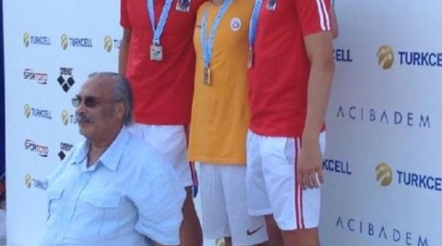 14 Yaşında &Ccedil;eyrek Asırlık T&uuml;rkiye Rekorunu Kırdı