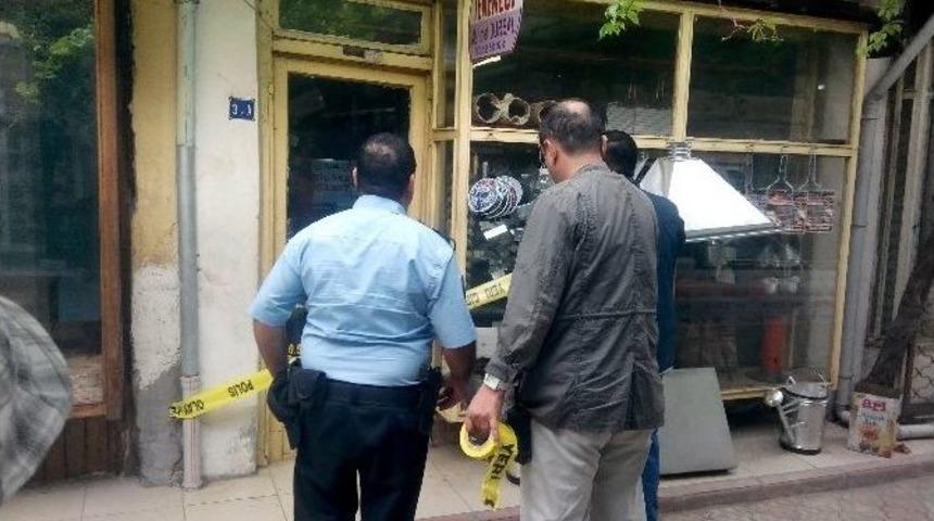 Dursunbey&rsquo;de 8 İş Yeri Soyuldu