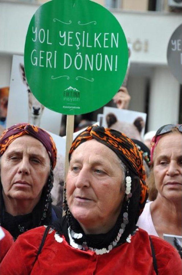 Rize Valiliği &Ouml;n&uuml;nde Horonlu Yeşil Yol a Tepki Eylemi 1