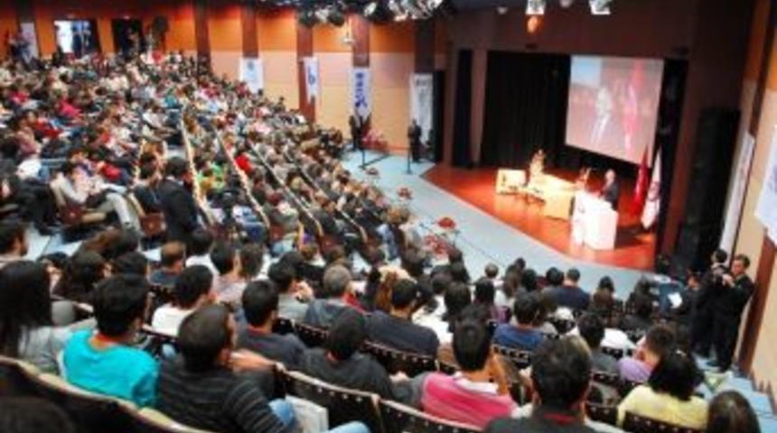 &rsquo;siyasi Liderlerden Beklenen Liderlik Ve İletişim Tarzları&rsquo; Tez Konusu Oldu