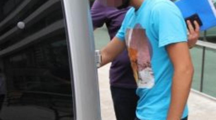 &Ccedil;aldığı Ayakkabıyı Pişman Olup Geri G&ouml;t&uuml;r&uuml;nce Tutuklanan &Ccedil;ocuk Tahliye Oldu