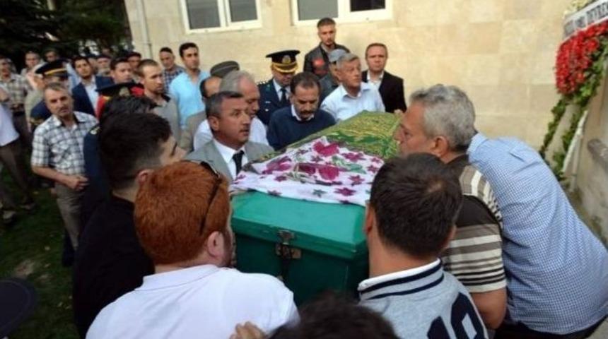 Şehidin Annesini Son Yolculuğunu Vali Yılmaz Ve Protokol Mensupları Uğurladı