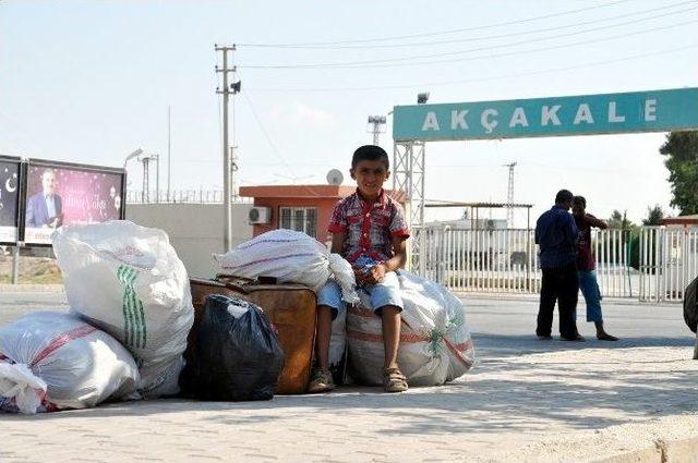 Mülteciler Sınır Kapısının Açılmadığını Öğrenince Geri Döndü