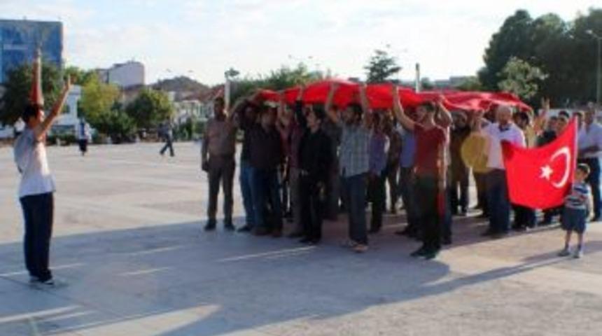 Petlas İş&ccedil;ilerinden Şehidin Ailesine Taziye Ziyareti