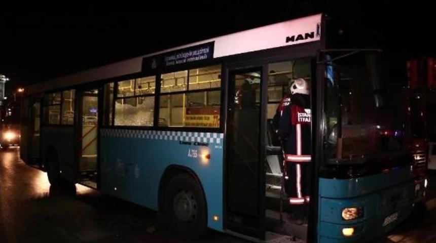 Okmeydanı'nda &Ouml;zel Halk Otob&uuml;s&uuml;'ne Taşlı Molotoflu Saldırı