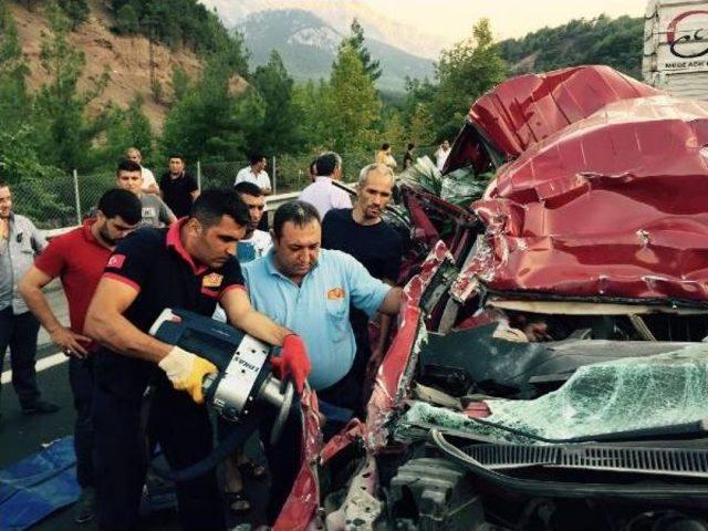 Adana'da Zincirleme Trafik Kazası: 5 Ölü, 7 Yaralı