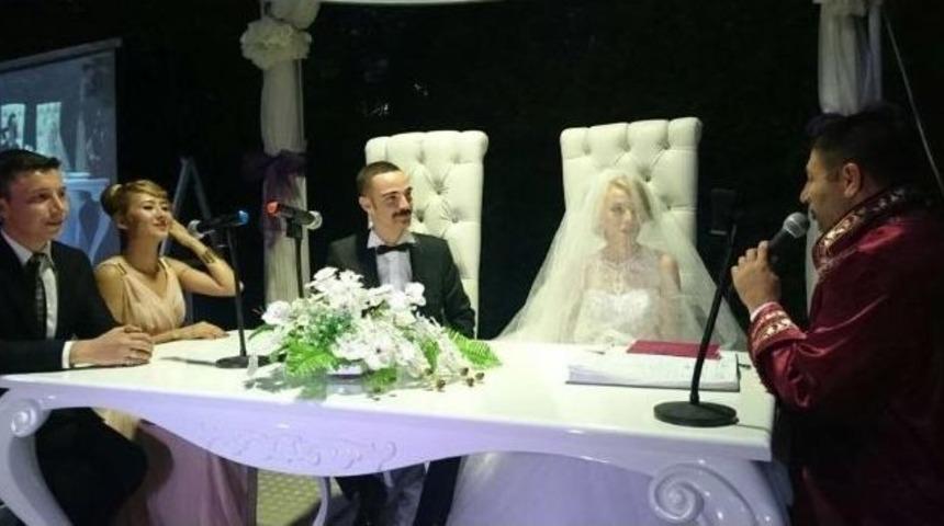 Yazar Burak Kılı&ccedil;aslan D&uuml;nya Evine Girdi