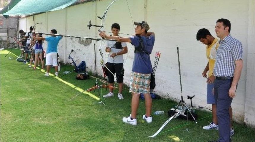 Adanalı Minik Ok&ccedil;ular T&uuml;rkiye Finallerine Hazırlanıyor