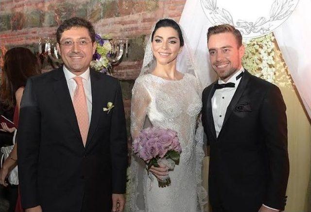 Ünlü Şarkıcı Murat Dalkılıç, Merve Boluğur İle Dünyaevine Girdi