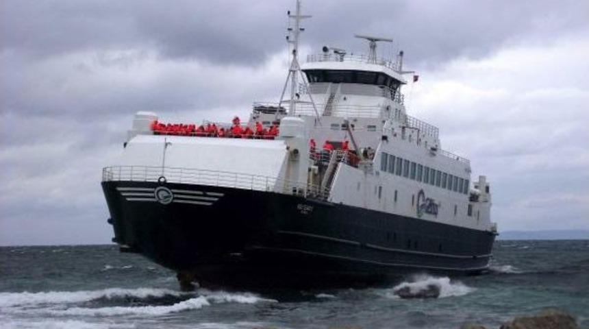 Makine Arızası Yapan G&ouml;k&ccedil;eada Feribotu Yolda Kaldı