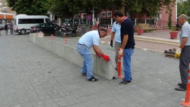 Canlı Bombalara Beton Bariyerli Önlem