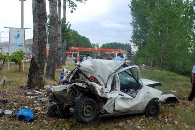 Kastamonu'da Otomobil Ağaca Çarptı: 2 Yaralı