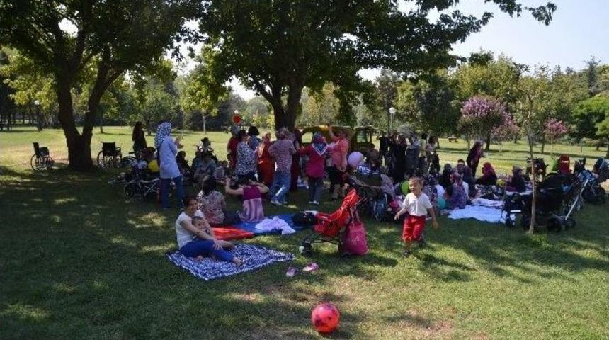 Spastik &Ccedil;ocuklar Ve Aileleri Piknikte Moral Depoladı