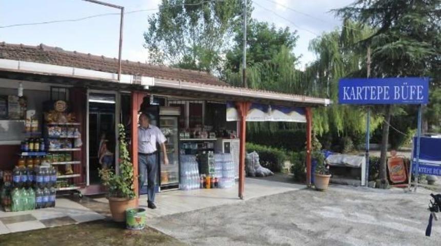 B&uuml;fe Işletmecisi, I&ccedil;ki Sattığı I&ccedil;in Polisin Kendisini D&ouml;vd&uuml;ğ&uuml;n&uuml; Ileri S&uuml;rd&uuml;