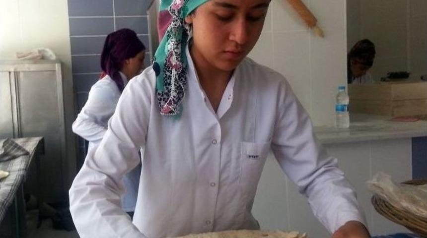 Gevaş&rsquo;ta &ldquo;tandır Evi&rdquo; A&ccedil;ıldı