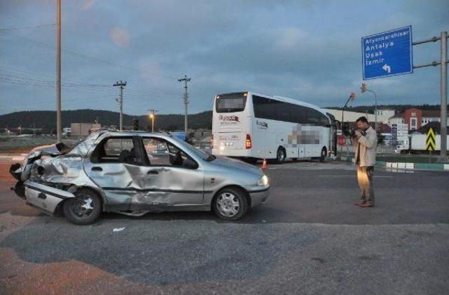 Yolcu Otob&uuml;s&uuml;n&uuml;n &Ccedil;arptığı Otomobilin S&uuml;r&uuml;c&uuml;s&uuml; &Ouml;ld&uuml; 3