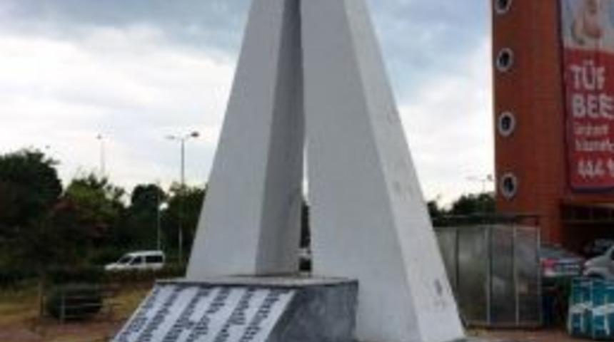 Deprem Anıtında Bakım Yapıldı