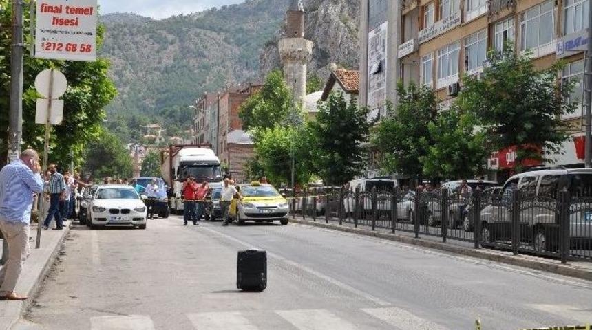 Yolun Ortasına Bırakılan Valiz Bomba Paniği Oluşturdu