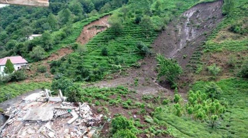 Hopa Yaralarını Sarıyor. 8 Kişinin &Ouml;ld&uuml;ğ&uuml; Selde 3 Kişi De Kayıp