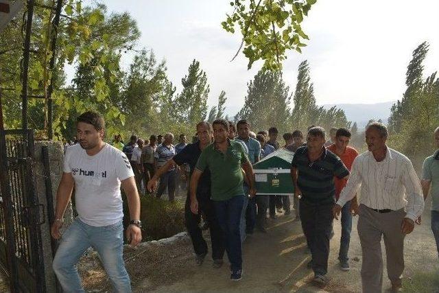 Muhtarın Cenazesinde Cami Doldu Taştı