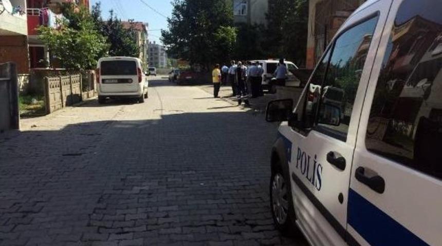 Pompalı T&uuml;fekle Eşini Ve 4 &Ccedil;ocuğunu Rehin Aldı